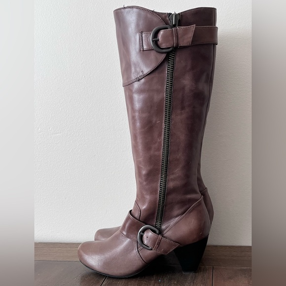 Born Crown Brown Leather Heeled Boots Womens size 10 - Picture 7 of 10